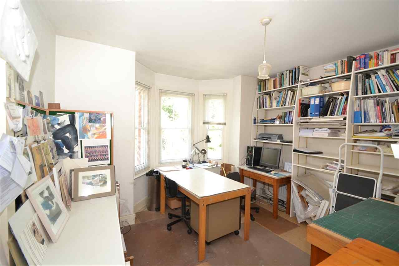 resized-2349823-bedroom 2.JPG